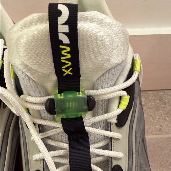 Nike Mens Air max 270 react Black and Lime Sneakers. Size 12.5 - Picture 6 of 9